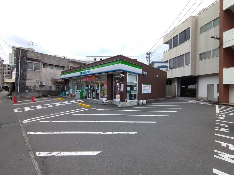 周辺 ファミリーマート長田町店【ファミリーマート長田町店】鹿児島市長田町にあるコンビニです。設備・サービス　駐車場有、ATM、マルチコピー機、たばこ、お酒 徒歩 約10分（約780m）