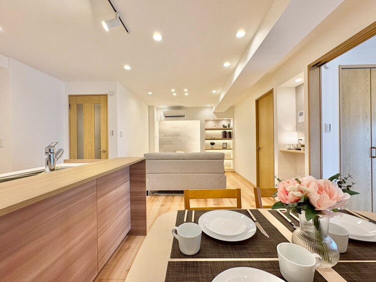 居間 飾り過ぎないシンプルな内装と偏り過ぎないデザインで統一しました。