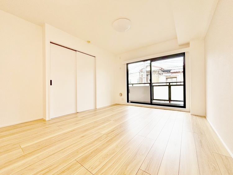 居間 居心地の良い空気感は、暮らしのステージを彩り、心からのやすらぎと満足感を与えてくれます。