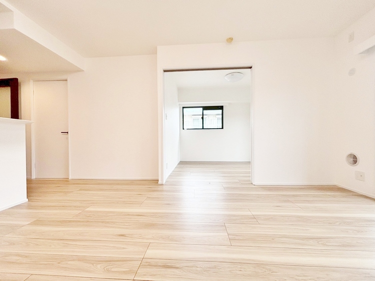 居間 快適に過ごす毎日を求めて、暮らしの中でご自身の「マイホーム」に創り上げてください。