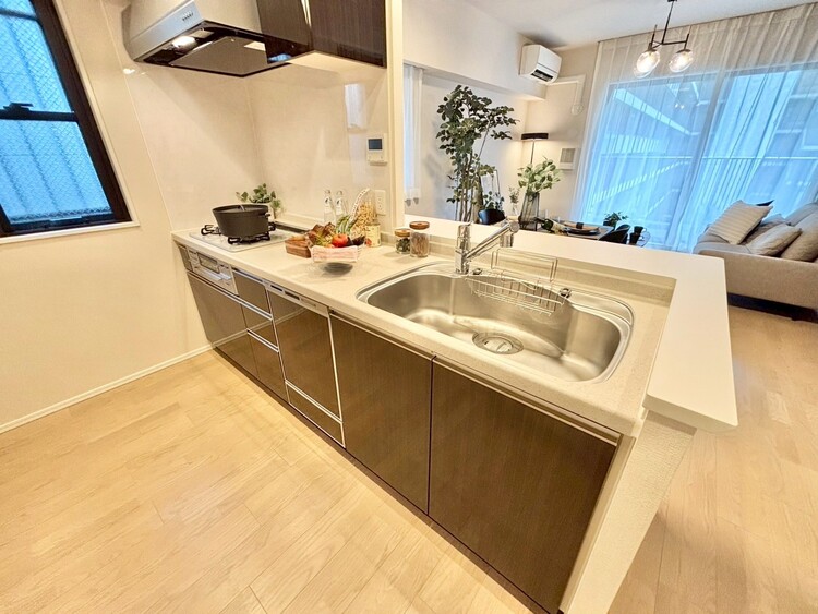 居間 居心地の良い空気感は、暮らしのステージを彩り、心からのやすらぎと満足感を与えてくれます。