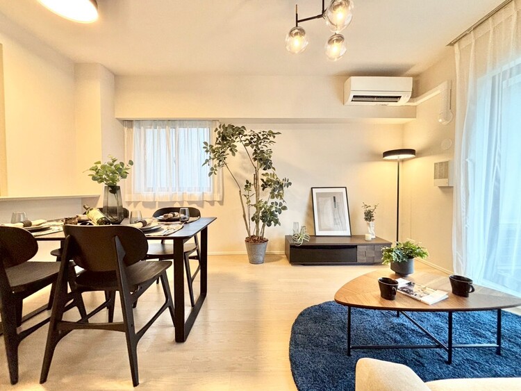 居間 飾り過ぎないシンプルな内装と偏り過ぎないデザインで統一しました。