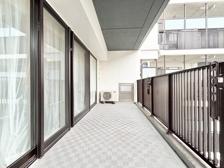 バルコニー 暮らしの中で、光と風を演出してくれるバルコニー。