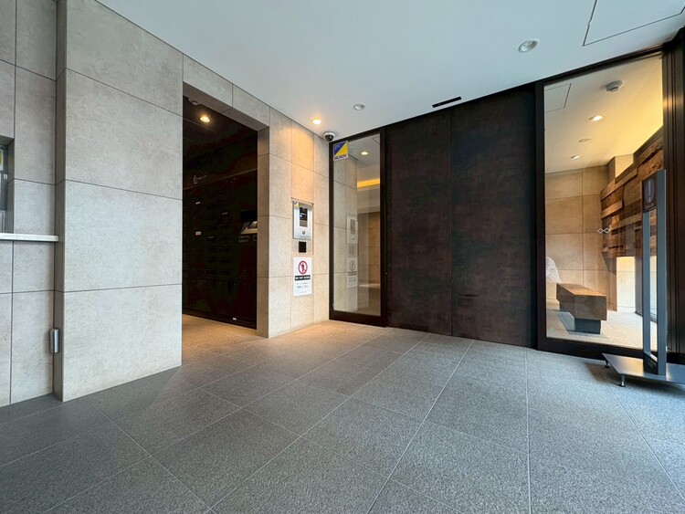 エントランス エントランス内部は、管理が行き届き清潔な共有スペースとなっています。