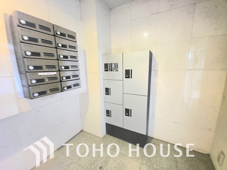 その他 宅配ボックスを完備しています。留守中や忙しい時でも、時間を気にせず荷物を受け取ることができます。オンラインショッピングをよく利用する方にとって、非常に便利な設備です。