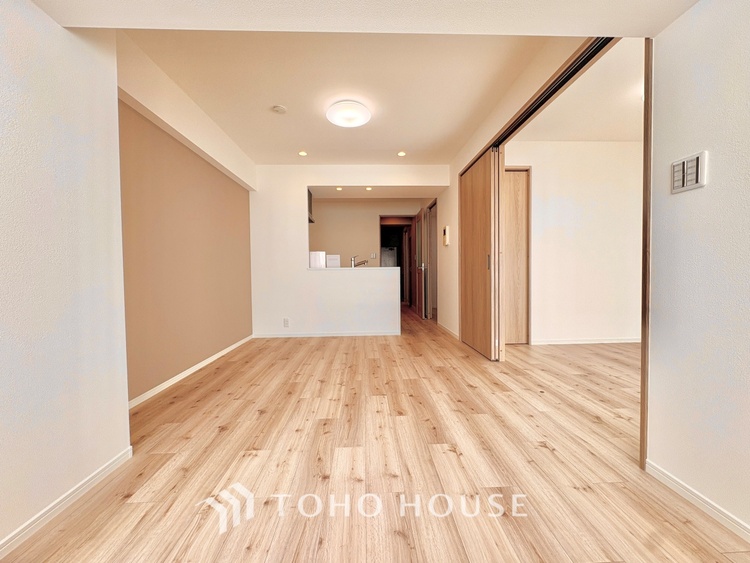 内装 調理しながらもご家族のお顔が見れるカウンターキッチン。ついつい料理中お子様の様子が気になるもの。安心してお料理に取り組んでいただけます。会話だって自然とはずむはず。