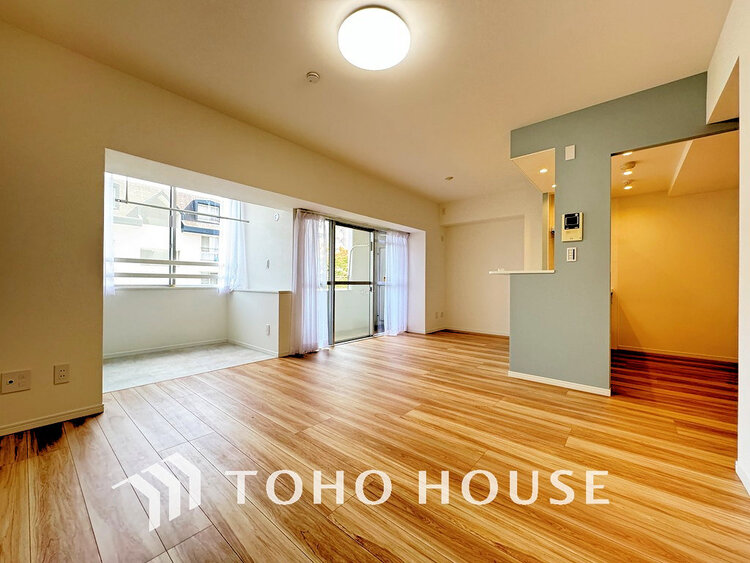 内装 家族みんなが爽やかに過ごせるように、光をたっぷり取り込んだLDK