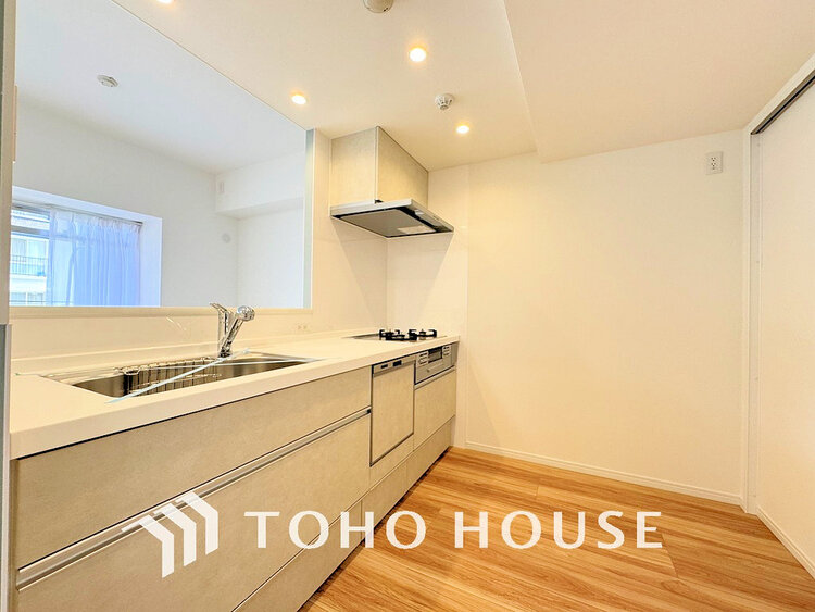 キッチン 落ち着きのあるカラーで統一された清潔感と気品が溢れるキッチン