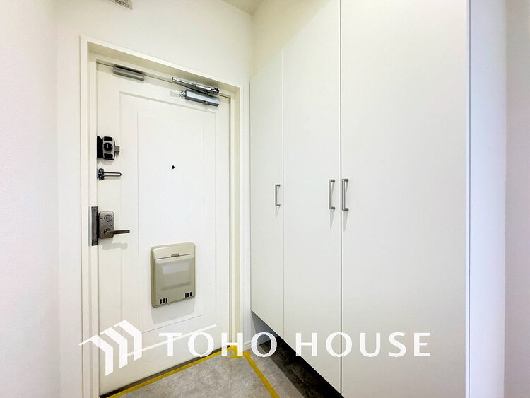 玄関 落ち着いた雰囲気の玄関、家族の帰りを暖かく迎えてくれます