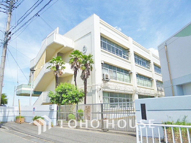 周辺 横浜市立中川中学校　距離1300ｍ