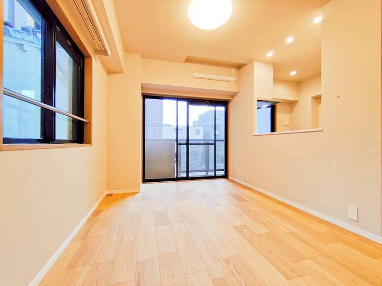 居間 落ち着いた雰囲気に包まれて、伸びやかな空間。