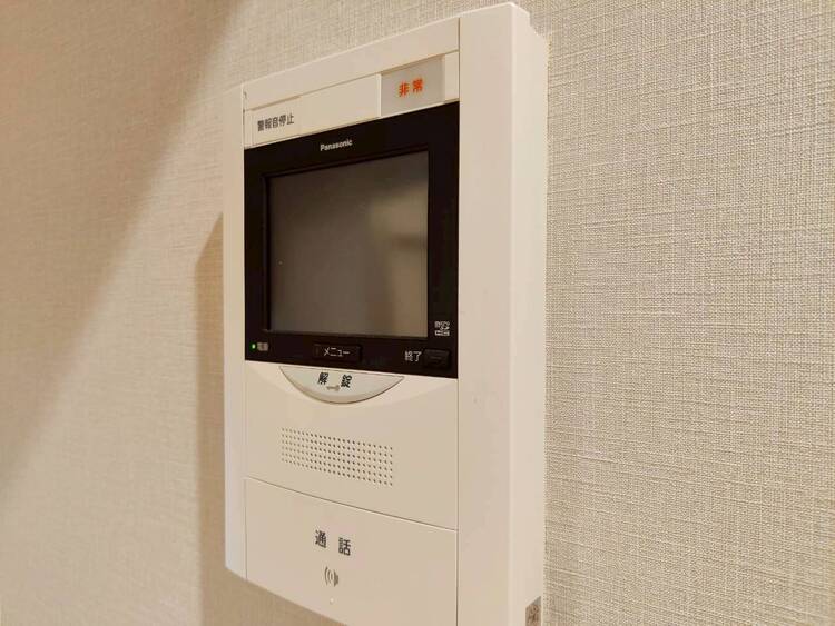 設備 誰が来てもわかる様にモニター付きインターホンを設置。