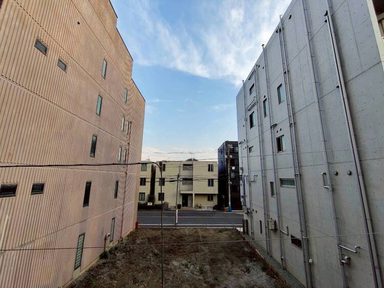 バルコニー 眺望や窓からの景色が良いと、家で過ごす時間も快適です。