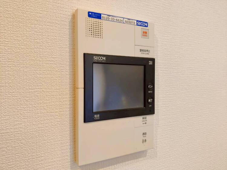 設備 誰が来てもわかる様にモニター付きインターホンを設置。