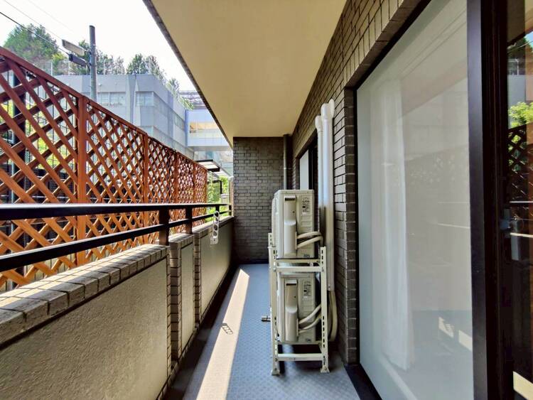 バルコニー 朝の澄んだ空気や、夕方に吹く清々しい風を感じられるバルコニー。