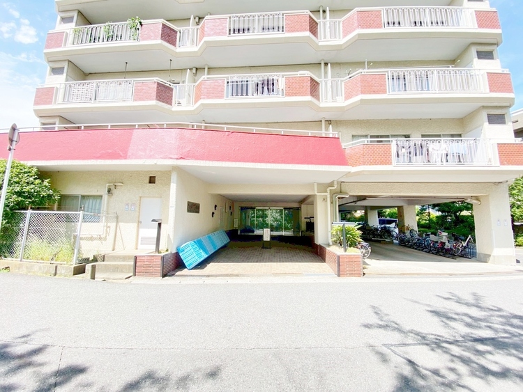 その他 上質感漂う玄関アプローチです。