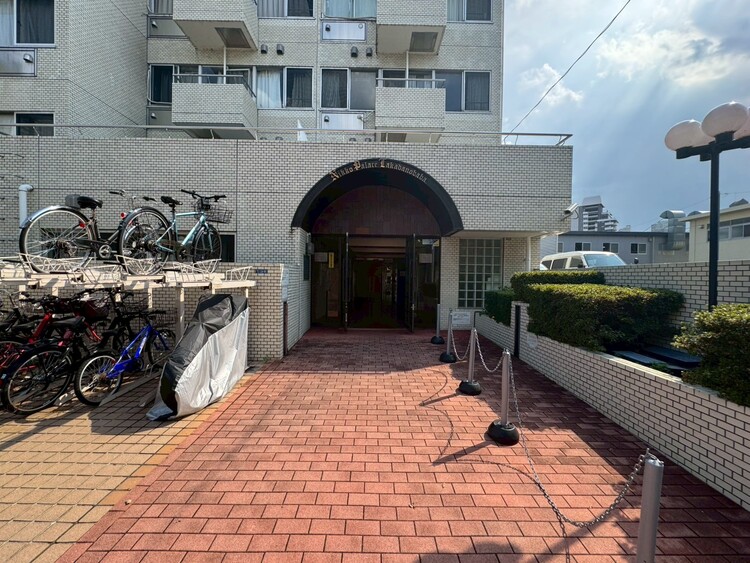 その他 上質感漂う玄関アプローチです。