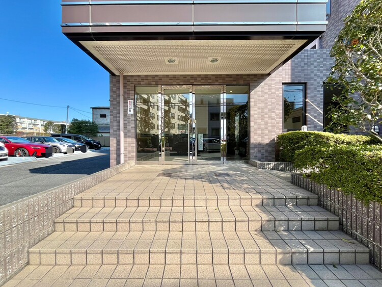 その他 上質感漂う玄関アプローチです。