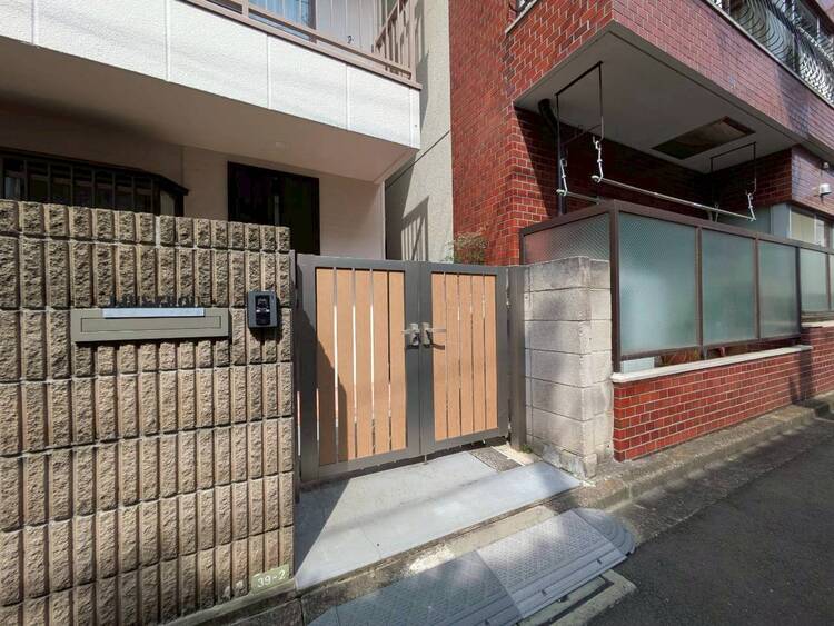 その他 上質感漂う玄関アプローチです。