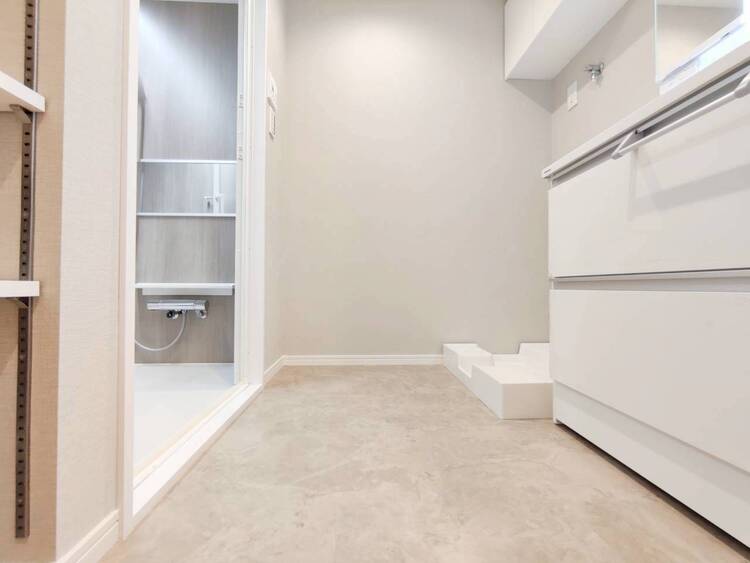 その他 十分な広さの脱衣所。