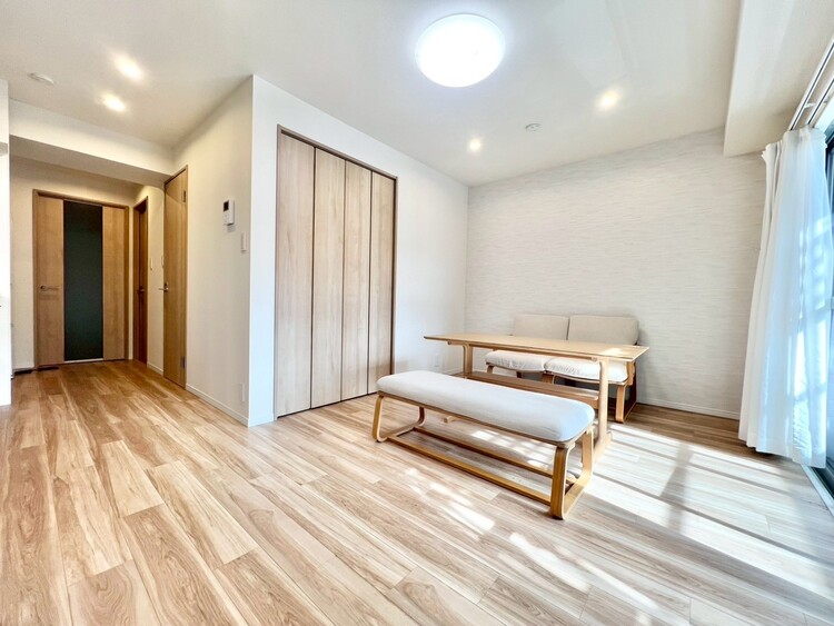 居間 シンプルな内装と偏り過ぎないデザインで統一しました。