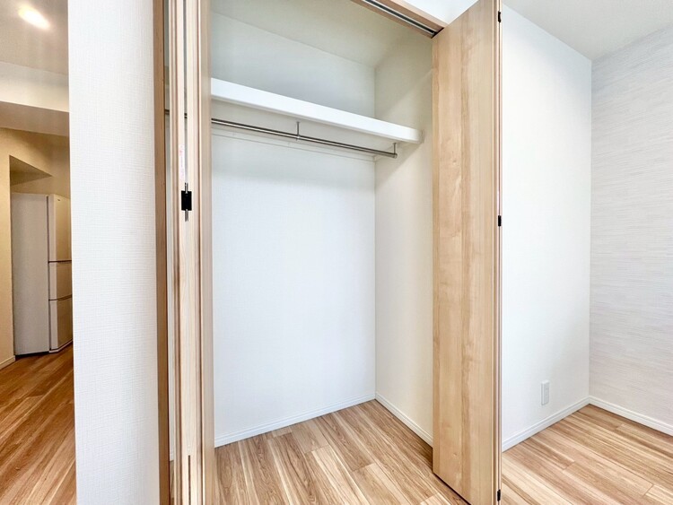 収納 家電やスーツケース、ストック品など何でも片付く嬉しい空間です。