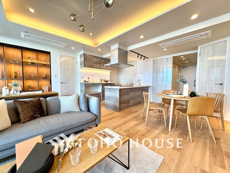 内装 【LIVING】◆眩い◆光が燦々と入り、家族の笑顔を照らす。「いつまでも続いて」と願う夢のような毎日がここにある。