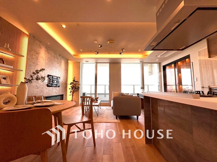 内装 【LIVING】◆陽光◆が差し込む。この開放的なLDKに家族の笑顔が集う。家族が一緒に過ごす空間は明るく、そして居心地よく。