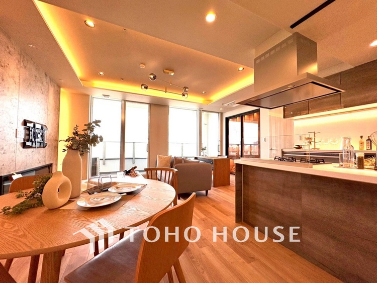 内装 【LIVING】◆煌びやか◆愛おしい家族との団欒の時間をより一層幸せなものに感じさせる煌びやかなLDK。輝かしい毎日が待っています。