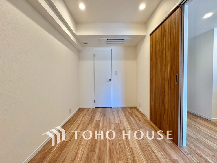 内装 【PRIVATE ROOM】◆属毛離裏◆子は父を手本とし、母に愛育されて成長する。家族の深い繋がり。