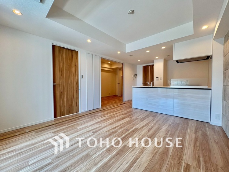 内装 【LIVING】◆眩い◆光が燦々と入り、家族の笑顔を照らす。「いつまでも続いて」と願う夢のような毎日がここにある。