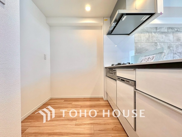 キッチン 【KITCHEN】◆ワクワク◆開放的で機能性も高いシステムキッチン。お子様は毎日のご飯にワクワク！