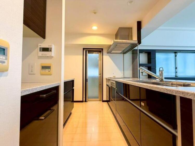 キッチン 【キッチン】リビングダイニングが見渡せるカウンターキッチン！　お料理をする人も開放感が心地いいです。