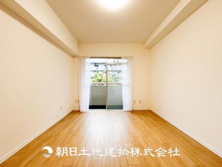 内装 【居室】設計者のセンスが求められる大切な空間だからこそ、落ち着いて過ごせる癒しと寛ぎの空間が欲しい。そんな願いを叶えました。