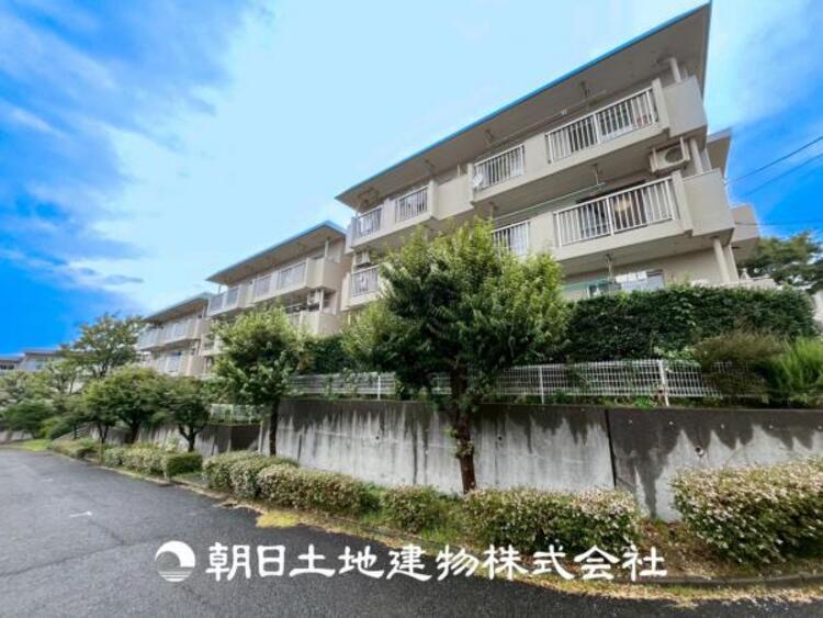 外観 【外観写真】表現された空間はたくさんの光を浴び、風を感じ、暮らしの時間を豊かにしてくれます。デザインされた空間と競い合うかのような充実した建物と共に大切な家族の思い出を刻んでいきます。