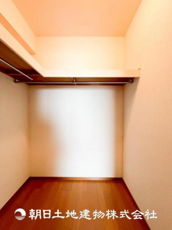 収納 【WIC】収納に便利なウォークインクローゼットがあり、衣類をまとめてしまえるので管理がしやすいです。