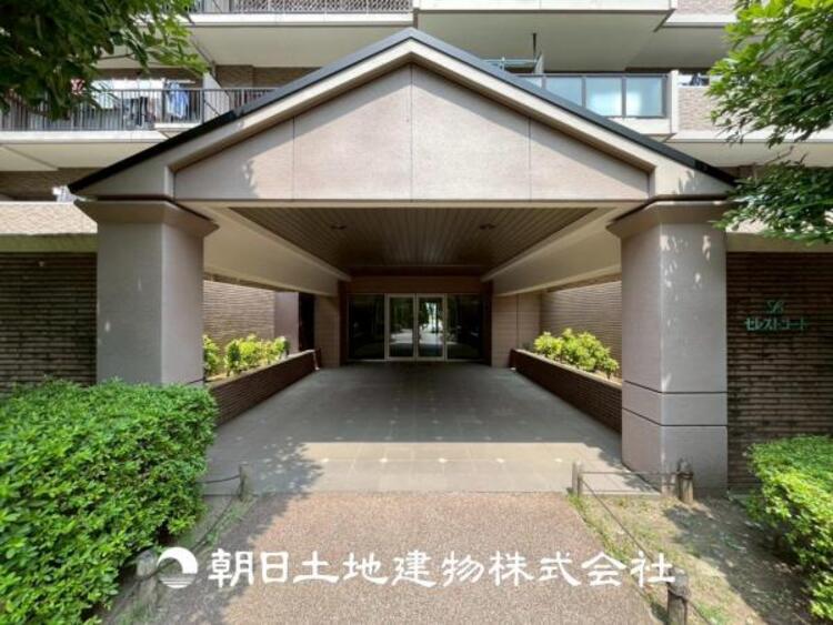 エントランス 【エントランス】 オートロック付きでセキュリティー面も安心です。
