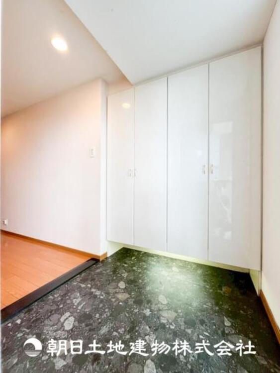 その他 【玄関】大切な家族、お客様をお迎えする玄関は住宅の入口。仕事が終わって疲れた日でも、あなたを受け入れてくれます。