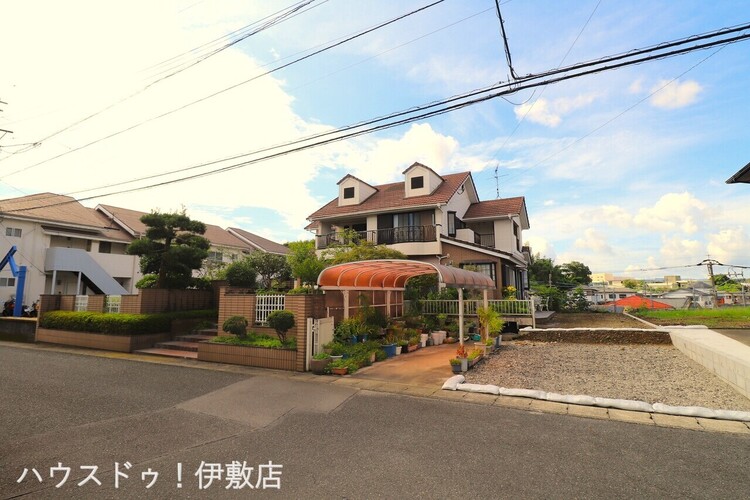 外観 【外観写真】・南向きで陽当り良好！・5DKと家族が多い世帯にはうれしい間取り