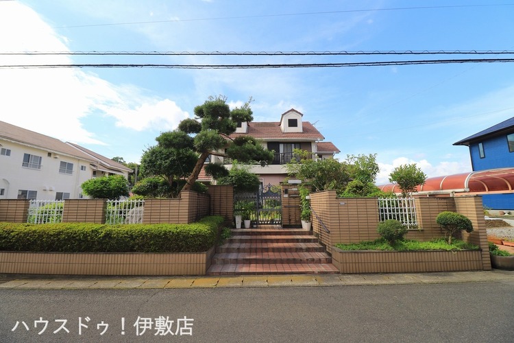 外観 【外観写真】「他社で住宅ローンに落ちてしまった」「車のローンが残っている」など、住宅ローンでお困りの方はぜひ一度弊社までご相談ください。