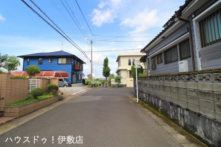 外観 【前面道路】南側前面道路、東方面交通量少な目です！