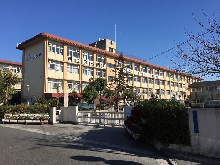 周辺 西陵小学校【鹿児島市立西陵小学校】は、西陵1丁目に位置する1978年創立の小学校です。令和3年度の生徒数は711人で、27クラスあります。校訓は「かしこく　やさしく　… 徒歩 約20分（約1560m）