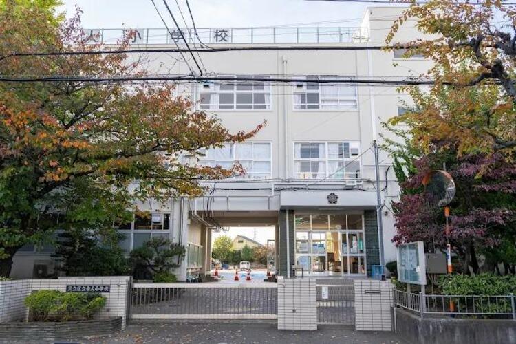 周辺 足立区立舎人小学校