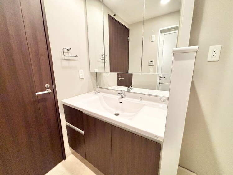 洗面 何かと物が増える場所だからこそ、スッキリと見映えの良い空間に。