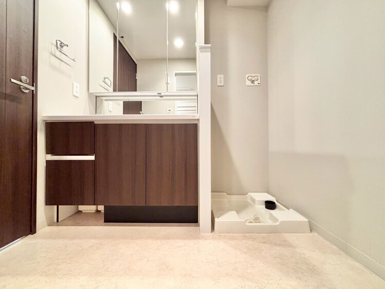 洗面 清潔感と心地よさを重視した、上質感漂うパウダールーム。