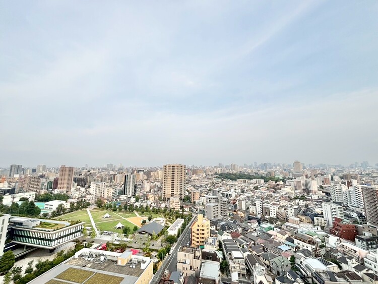 バルコニー 頬をなでる、優しい風を感じることが出来ます。