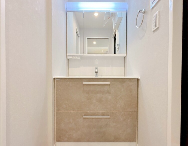 洗面 何かと物が増える場所だからこそ、スッキリと見映えの良い空間に。