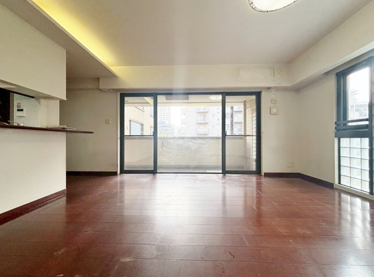 居間 豊かな居住性と、安心感を満たすクオリティが見事に調和した住空間。（リフォーム前）