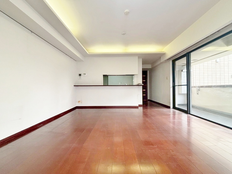 居間 「空間が織り成すひとつ先の住み心地」を演出します。（リフォーム前）