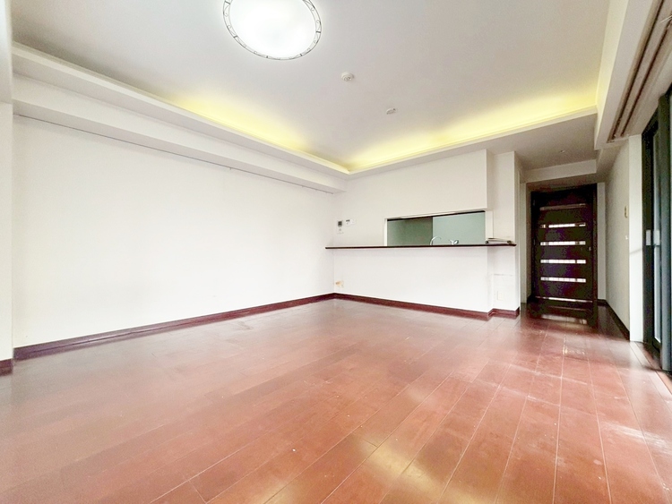 居間 快適に過ごす毎日を求めて、暮らしの中でご自身の「マイホーム」に創り上げてください。（リフォーム前）